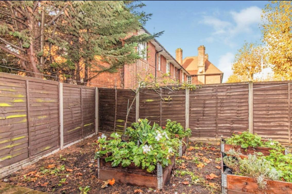 Please Cancel Your Bookings London Bagian luar foto