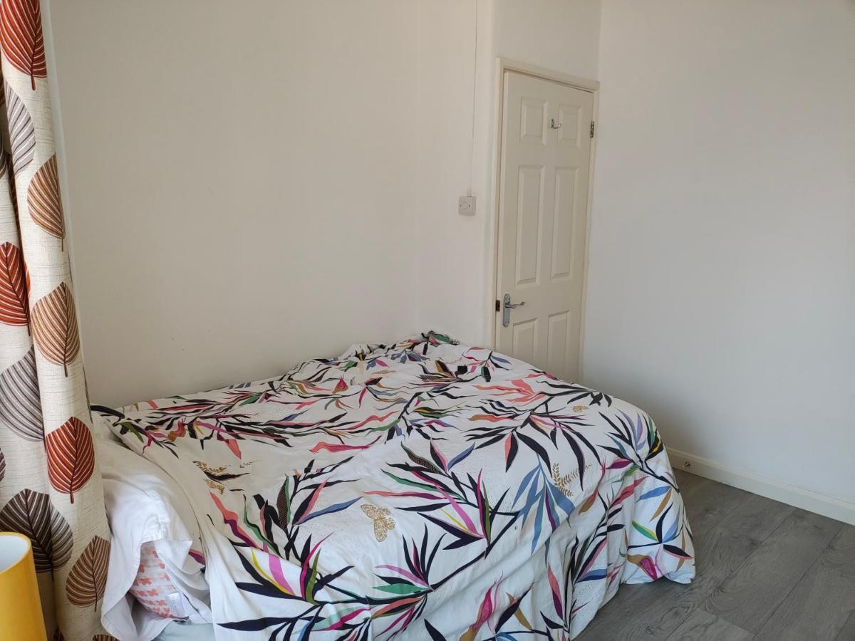 Please Cancel Your Bookings London Bagian luar foto